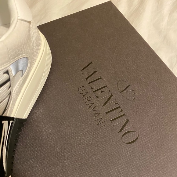 Garavani Valentino calfskin VL7N - Picture 3 of 8